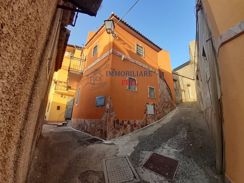 Casa Indipendente in Vendita a Messina, zona Nord, 47'000€, 70 m², arredato