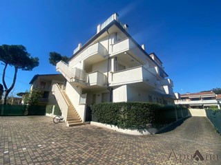 Trilocale in Vendita a Massa, zona Ronchi, 350'000€, 80 m²