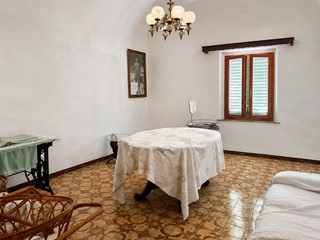 Appartamento in Vendita a Peccioli, 78'000&euro;, 100 m²
