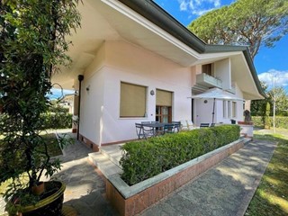 Villa in Affitto a Forte dei Marmi, 10'000€, 150 m², arredato