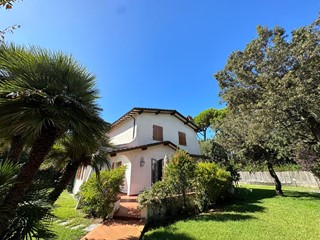 Villa in Affitto a Forte dei Marmi, 65'000€, 150 m², arredato