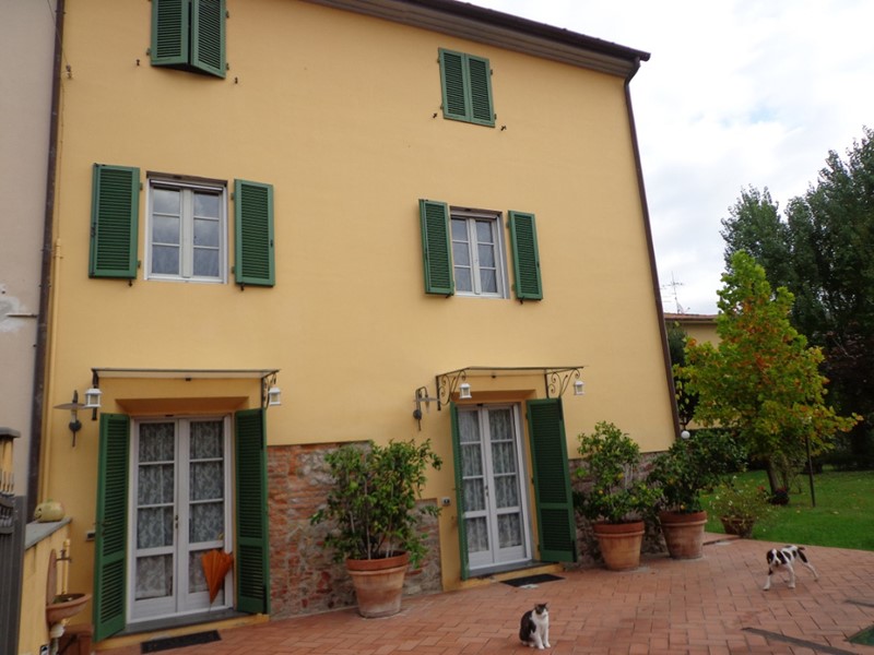 Casa di corte in Vendita a Vecchiano, 480'000€, 240 m², arredato, con Box