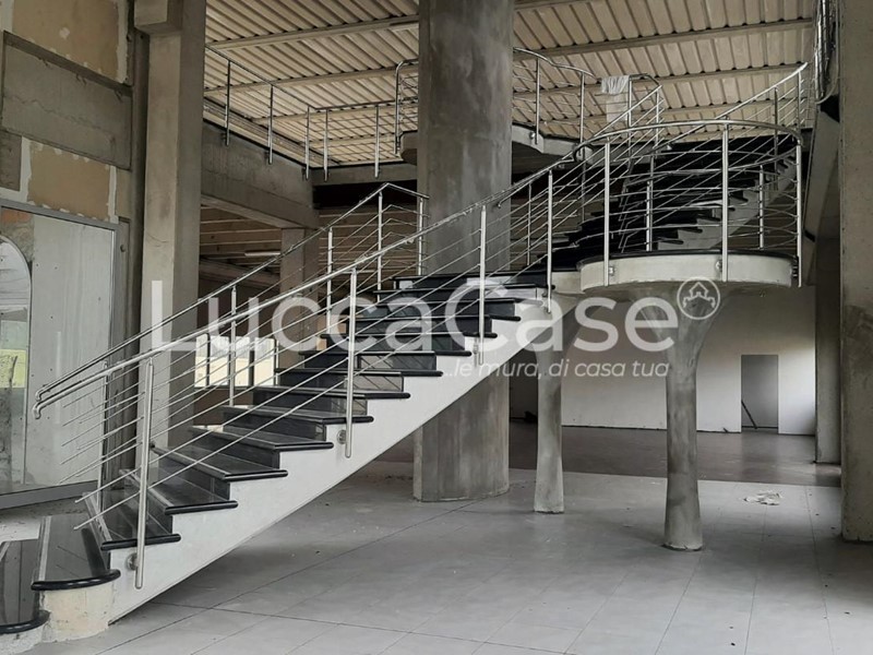 Capannone in Vendita a Capannori, 3'200'000€, 4000 m²