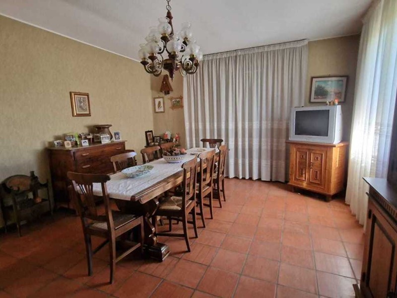 Casa Indipendente in Vendita a Massa Martana, zona Villa San Faustino, 173'000€, 200 m², con Box
