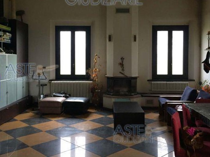 Casa Indipendente in Vendita a Ravenna, zona Filetto, 198'375€, 559 m²