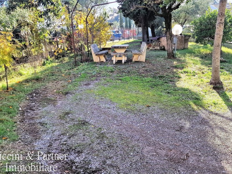 Casa Semi Indipendente in Vendita a Montepulciano, zona Gracciano, 150'000€, 108 m², con Box