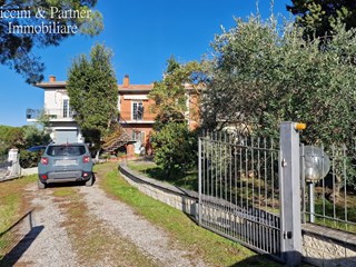 Casa Semi Indipendente in Vendita a Montepulciano, zona Gracciano, 150'000€, 108 m², con Box
