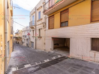 Box in Vendita a Melilli, 49'000€, 220 m²