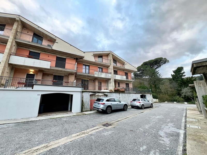Villetta a schiera in Vendita a Montoro, 299'000€, 300 m², con Box