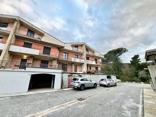 Villetta a schiera in Vendita a Montoro, 299'000€, 300 m², con Box