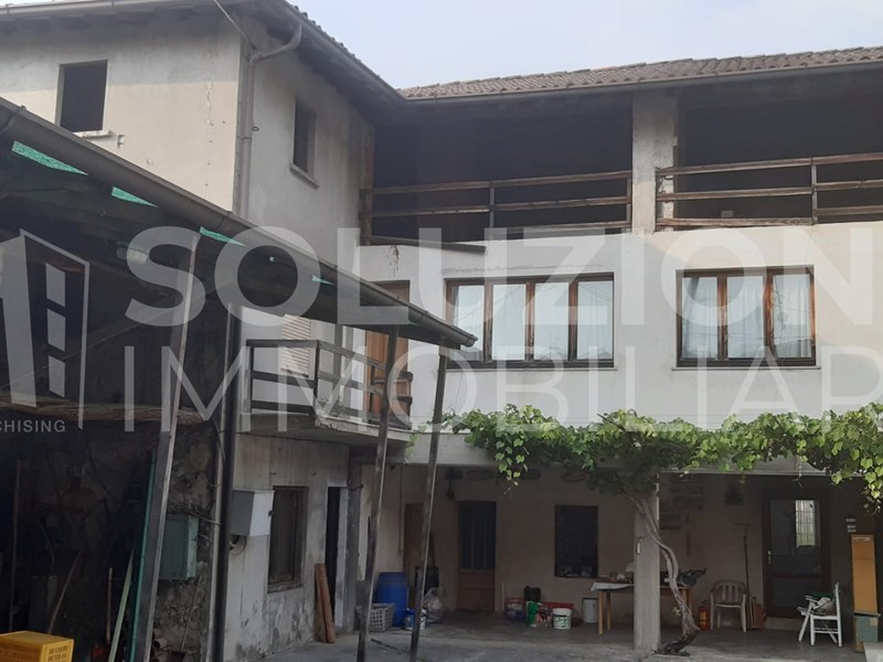 Casa Indipendente in Vendita a Cene, 189'000€, 450 m²