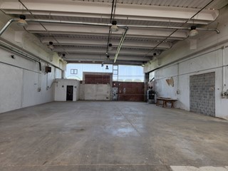 Capannone in Affitto a Pontedera, zona Pontedera, 900€, 300 m²