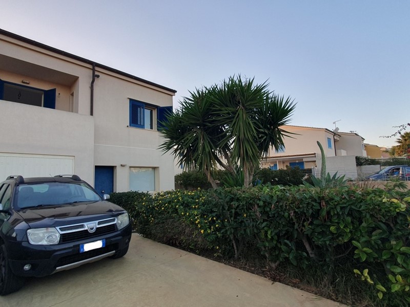 Villa in Vendita a Ragusa, zona MARE, 360'000€, 160 m², con Box
