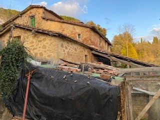 Casale in Vendita a Siena, 650'000€, 450 m²