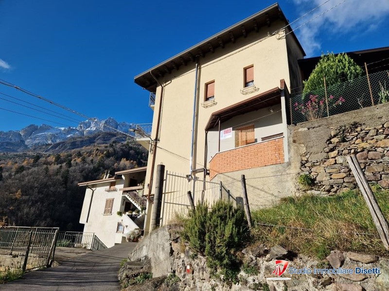 Casa Semi Indipendente in Vendita a Capo di Ponte, 80'000€, 220 m²