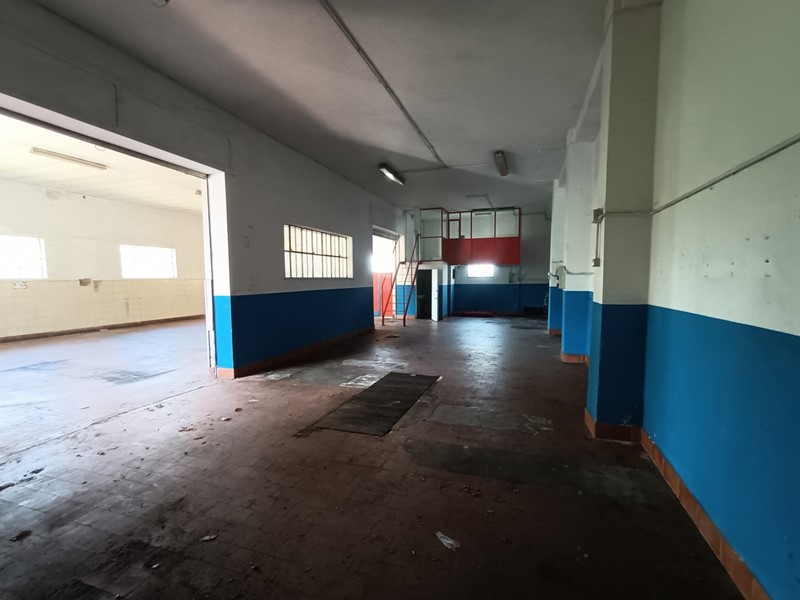 Capannone in Vendita a Amelia, 127'000€, 230 m²