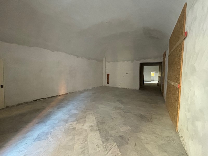 Immobile commerciale in Vendita a Sarzana, 467'500&euro;, 101 m²