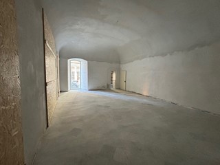 Immobile commerciale in Vendita a Sarzana, 467'500€, 101 m²