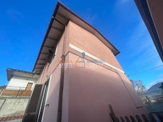 Casa Semi Indipendente in Vendita a Massa, zona Marina Di Massa, 290'000€, 100 m², arredato