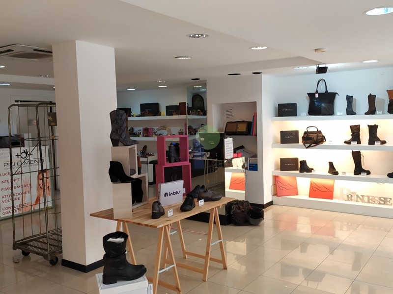 Immobile commerciale in Affitto a Livorno, zona Centro, 1'200€, 80 m²