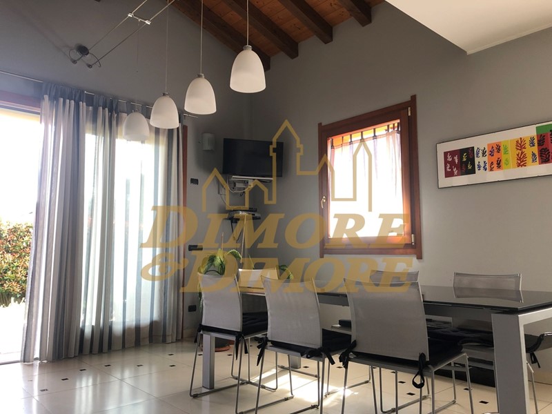 Casa Indipendente in Vendita a Mesenzana, 850'000€, 470 m², con Box