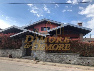 Casa Indipendente in Vendita a Mesenzana, 850'000€, 470 m², con Box