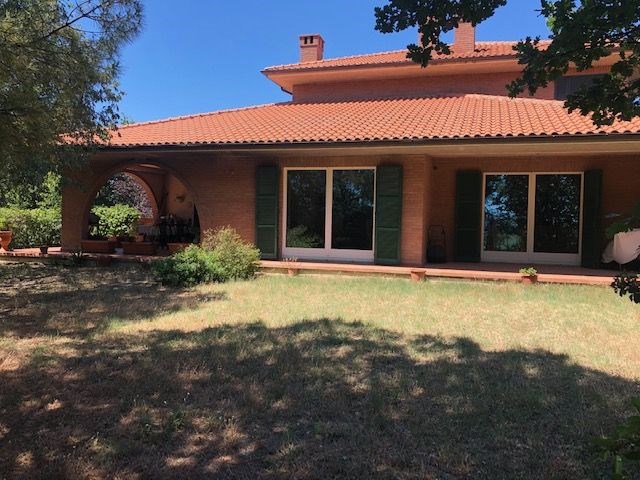 Appartamento in Vendita a Camerata Picena, zona La Montanina , 500'000€, 930 m²