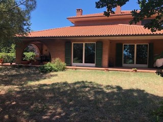 Appartamento in Vendita a Camerata Picena, zona La Montanina , 500'000€, 930 m²