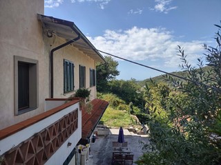Villa bifamiliare in Affitto a Seravezza, zona Ripa, 40'000€, 130 m², arredato
