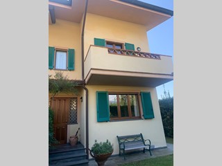 Villa bifamiliare in Vendita a Forte dei Marmi, 730'000€, 150 m²