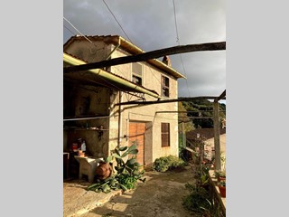 Casa Semi Indipendente in Vendita a Pietrasanta, zona Capezzano, 155'000€, 90 m²