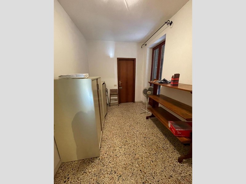 Appartamento in Vendita a Massa, zona Turano, 320'000€, 300 m²