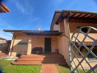 Villa bifamiliare in Affitto a Forte dei Marmi, 8'000€, 90 m², arredato, con Box