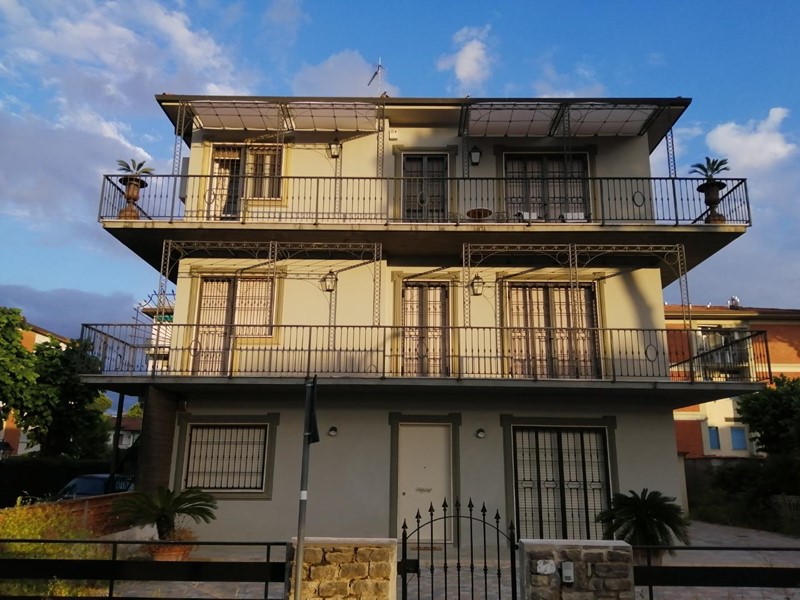 Appartamento in Vendita a Camaiore, zona Lido di Camaiore, 490'000€, 125 m², arredato