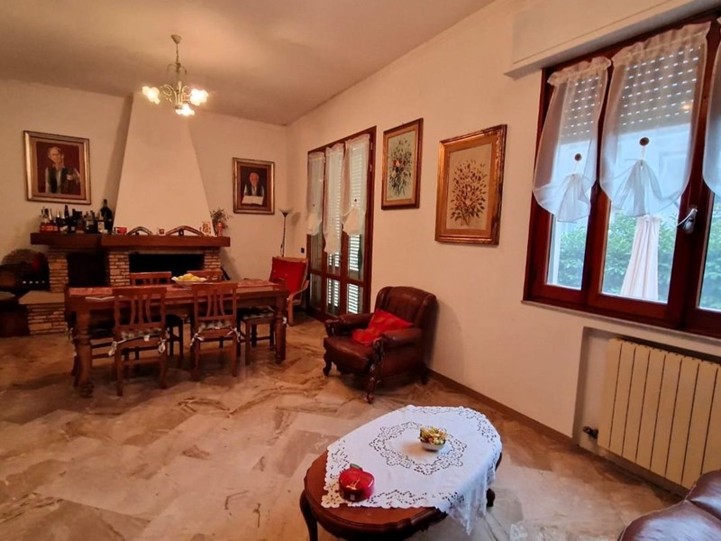 Casa Indipendente in Vendita a Fucecchio, 480'000€, 260 m²