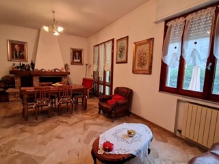 Casa Indipendente in Vendita a Fucecchio, 480'000€, 260 m²