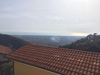 Villa in Vendita a Montignoso, zona Serra, 340'000€, 180 m²