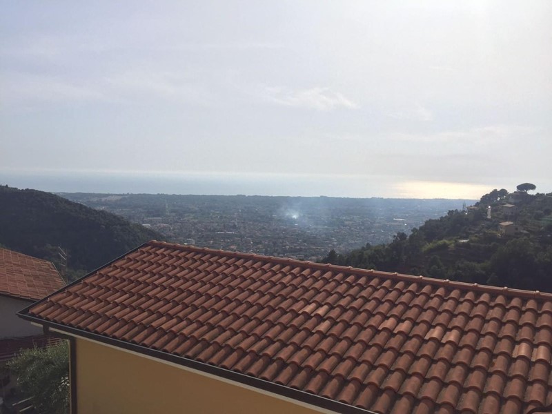 Villa in Vendita a Montignoso, zona Serra, 340'000&euro;, 180 m²