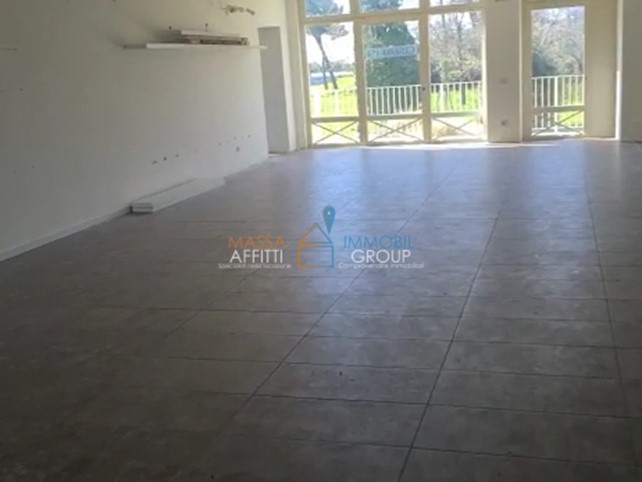 Immobile commerciale in Vendita a Montignoso, 350'000€, 190 m²