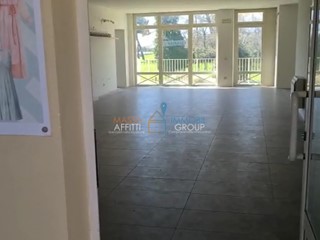 Immobile commerciale in Vendita a Montignoso, 350'000€, 190 m²