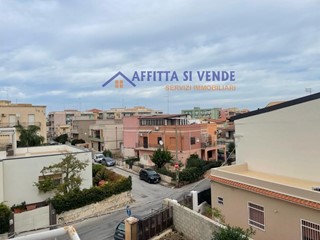 Appartamento in Vendita a Siracusa, 100'000&euro;, 177 m², con Box