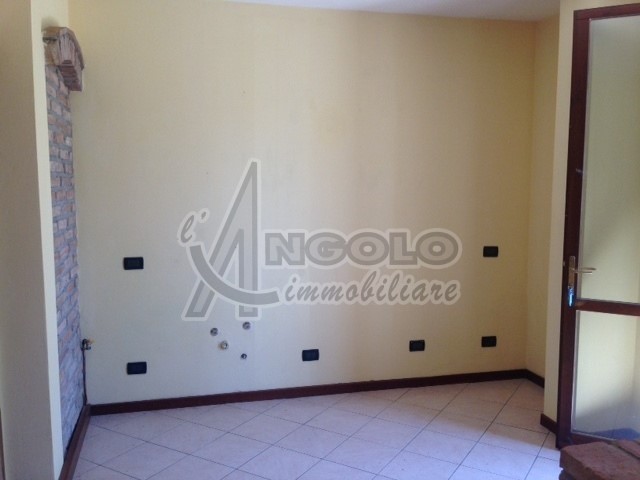 Ufficio in Affitto a Occhiobello, 290€, 31 m²