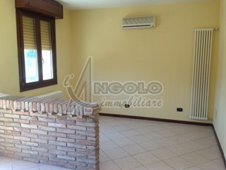 Ufficio in Affitto a Occhiobello, 290€, 31 m²
