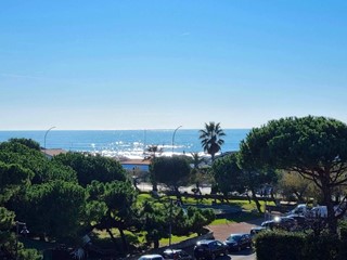 Quadrilocale in Vendita a Massa, zona Ronchi, 400'000€, 70 m²