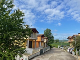 Casa Semi Indipendente in Vendita a Perugia, 250'000€, 160 m², con Box