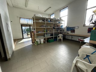Capannone in Vendita a Aulla, 250'000€, 450 m², arredato