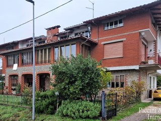 Appartamento in Vendita a Tuoro sul Trasimeno, 90'000€, 123 m²
