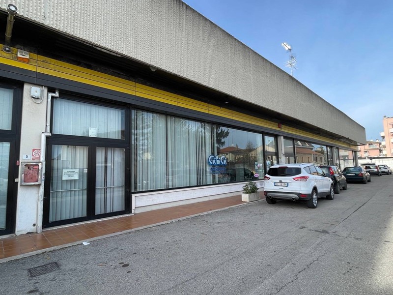 Immobile commerciale in Vendita a San Benedetto del Tronto, zona Porto D'ascoli residenziale, 550'000€, 1100 m²