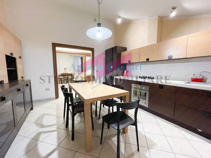 Casa Indipendente in Vendita a Castelnovo Bariano, 105'000€, 279 m², arredato