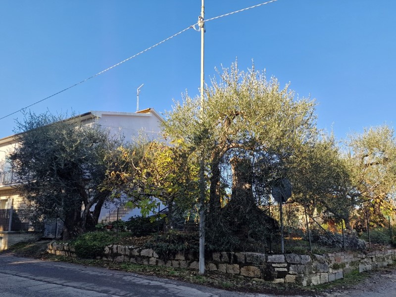 Appartamento in Vendita a Montepulciano, zona Gracciano, 150'000€, 130 m², con Box